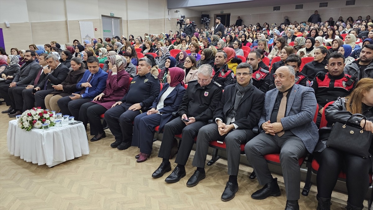 Afyonkarahisar\'da "En İyi Narkotik Polisi Anne" eğitimi düzenlendi