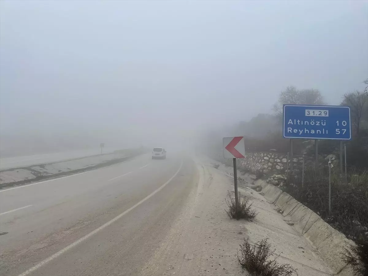 Altınözü\'nde Sis Ulaşımı Olumsuz Etkiledi