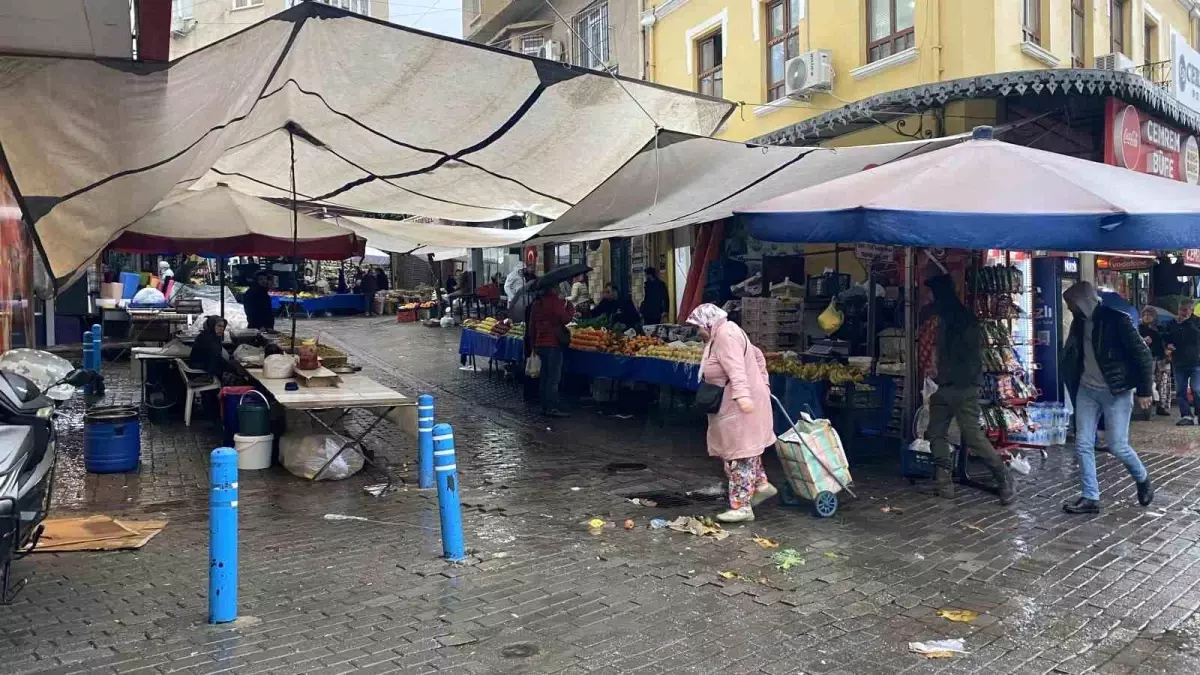 Aydın\'da Sağanak Yağış Esnafı Zora Soktu