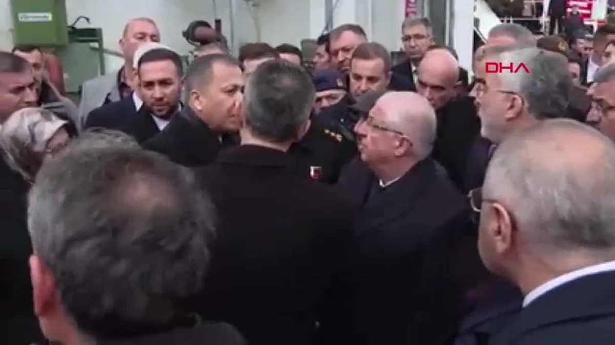 Bakanlar Yerlikaya, Işıkhan ve Güler, Balıkesir\'deki fabrika patlaması sonrası yaralıları ziyaret etti