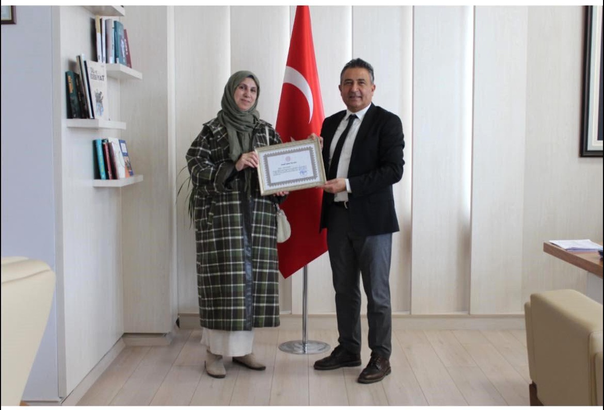 Bayburt\'ta Emekli Öğretmenlere Şeref Belgesi