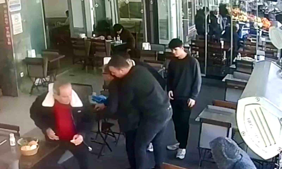 Boğazına Yemek Kaçan Adam Kurtarıldı