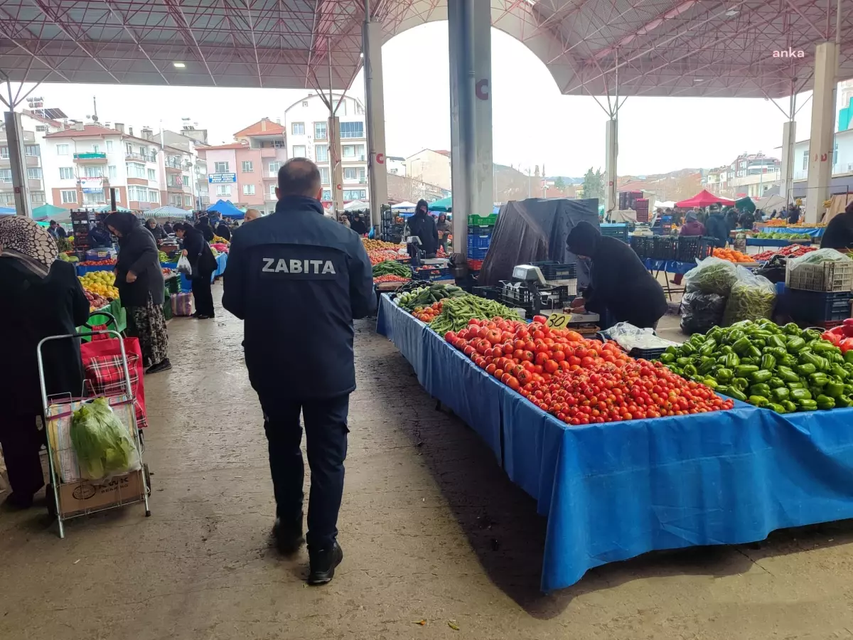 Burdur Belediyesi Zabıta Ekipleri Pazar Yerlerini Denetledi