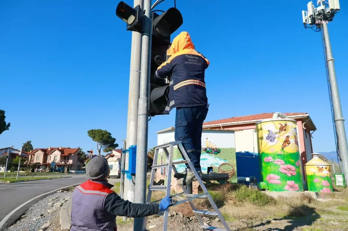 Burhaniye Belediyesi Alt Yapı Çalışmalarını Sürdürüyor