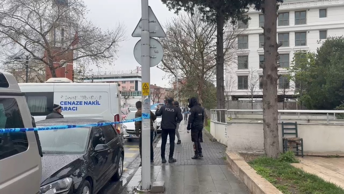 Büyükçekmece\'de Apartman Otoparkında Ceset Bulundu
