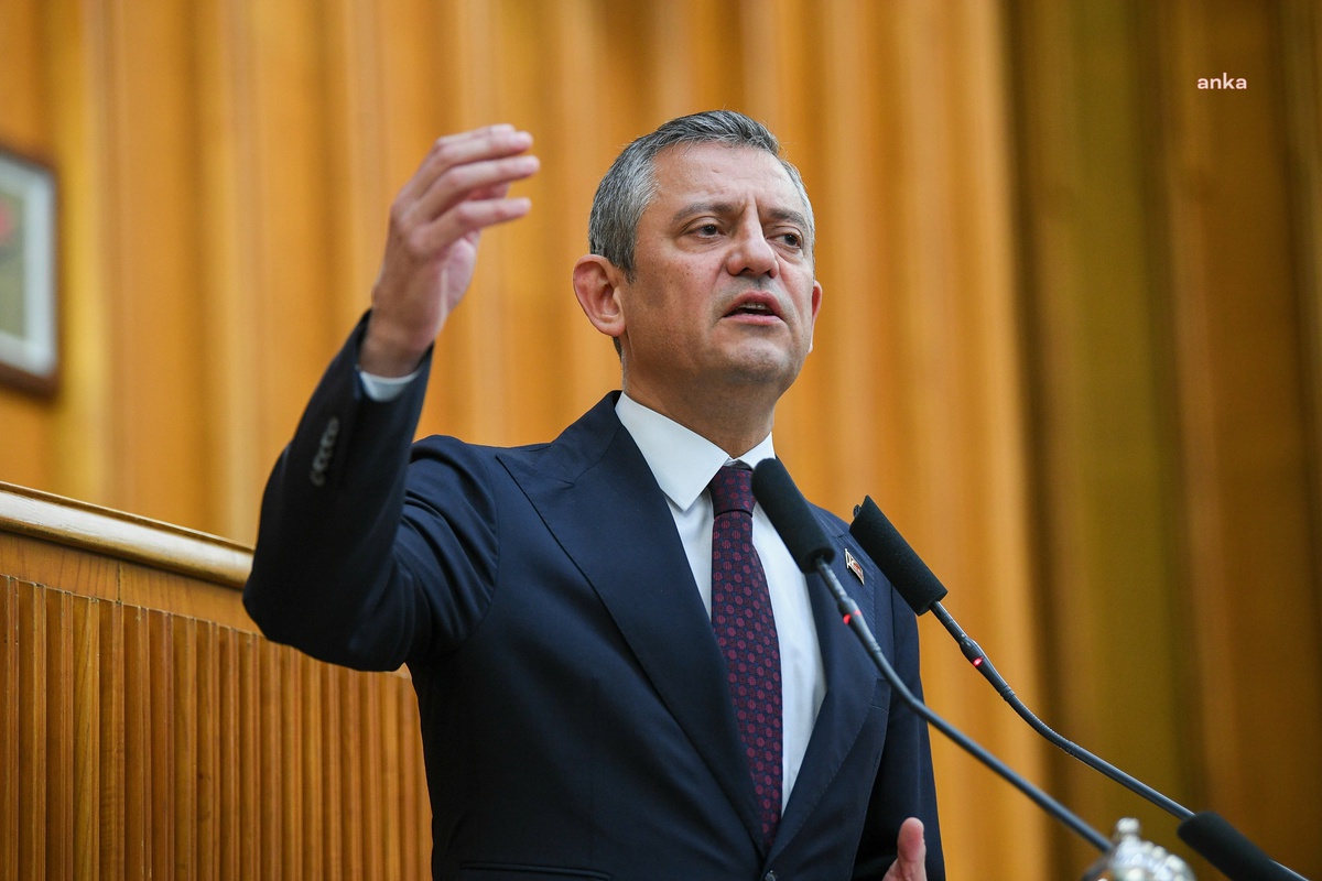 CHP Lideri Özel\'den Asgari Ücret Tepkisi: Günlerdir Suriye\'de Zafer Yaşattık Diyenler Emekçiye Hezimeti Yaşatmış Sefalet Ücretini Dayatmışlardır