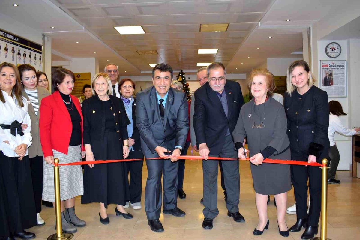 Zerrin Sağıroğlu\'ndan Anlamlı Sergi