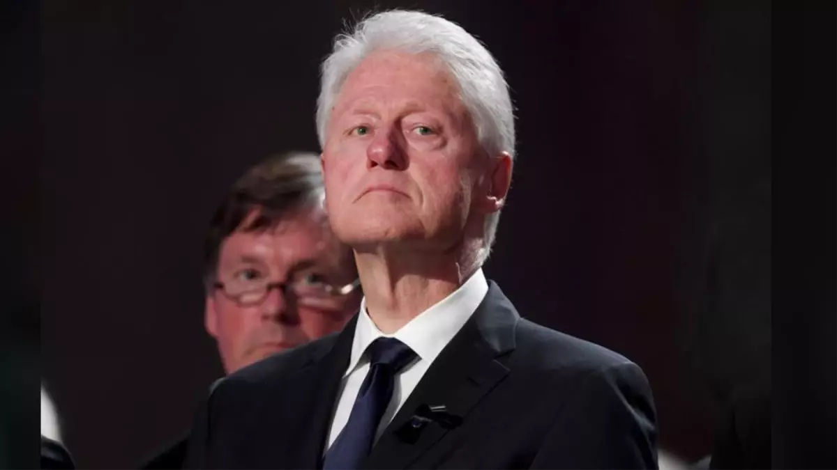 Bill Clinton Hastaneye Kaldırıldı