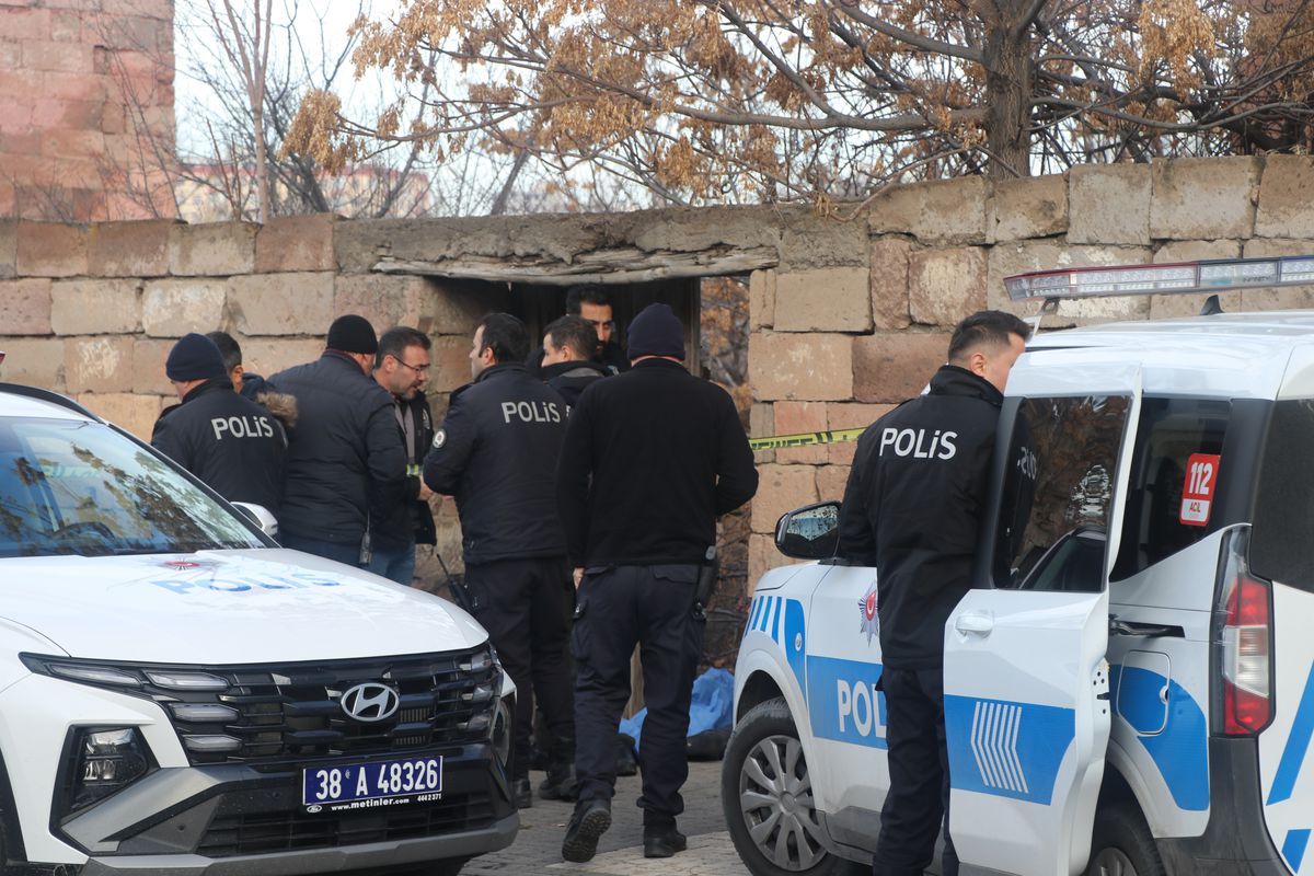 Kayseri\'de 80 Yaşındaki Kadın Ev Girişinde Ölü Bulundu