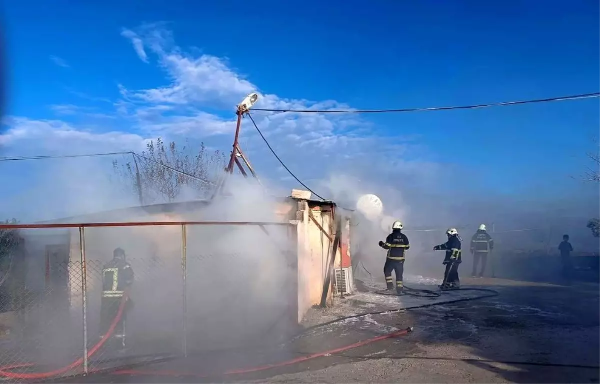 Hatay\'da Tavuk Çiftliğinde Yangın