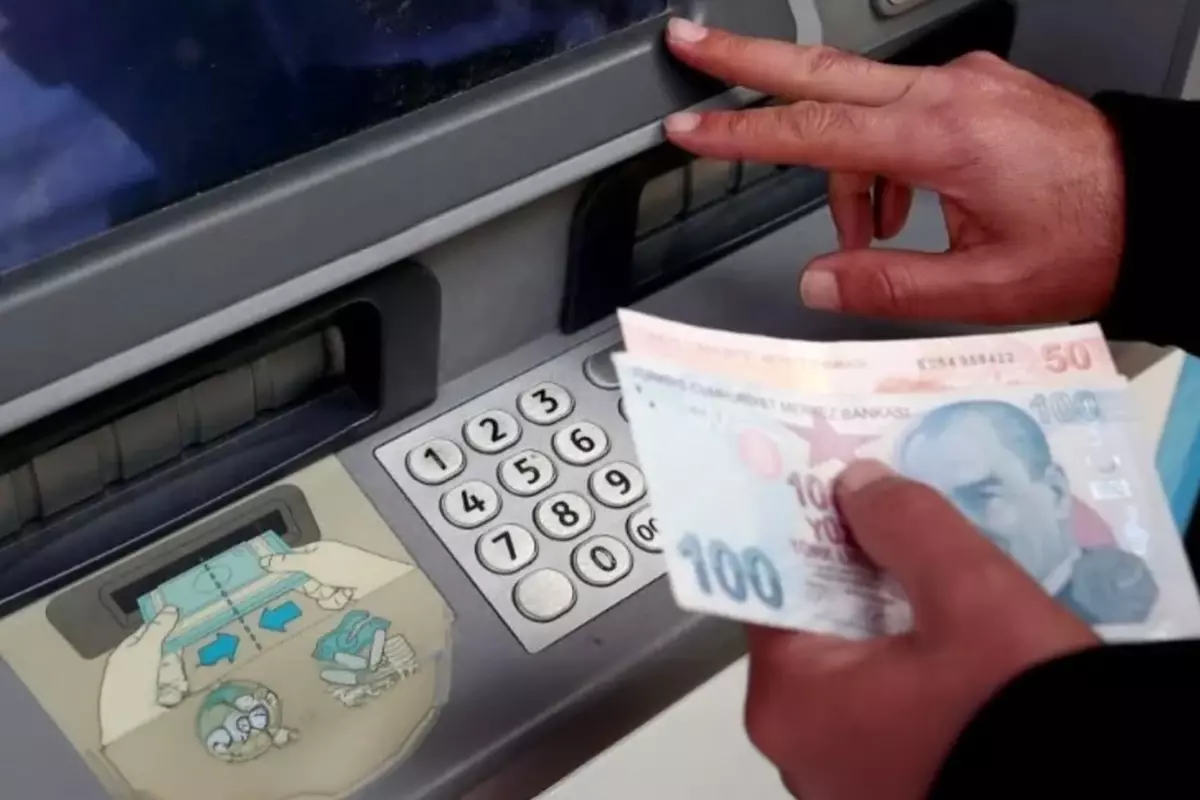 Eski şifrede israr edenler dikkat! ATM kartınızı geri vermeyecek