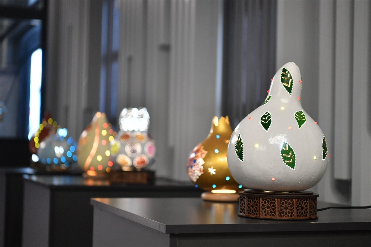 Kayseri\'de Su Kabağı Sanat Sergisi Açıldı