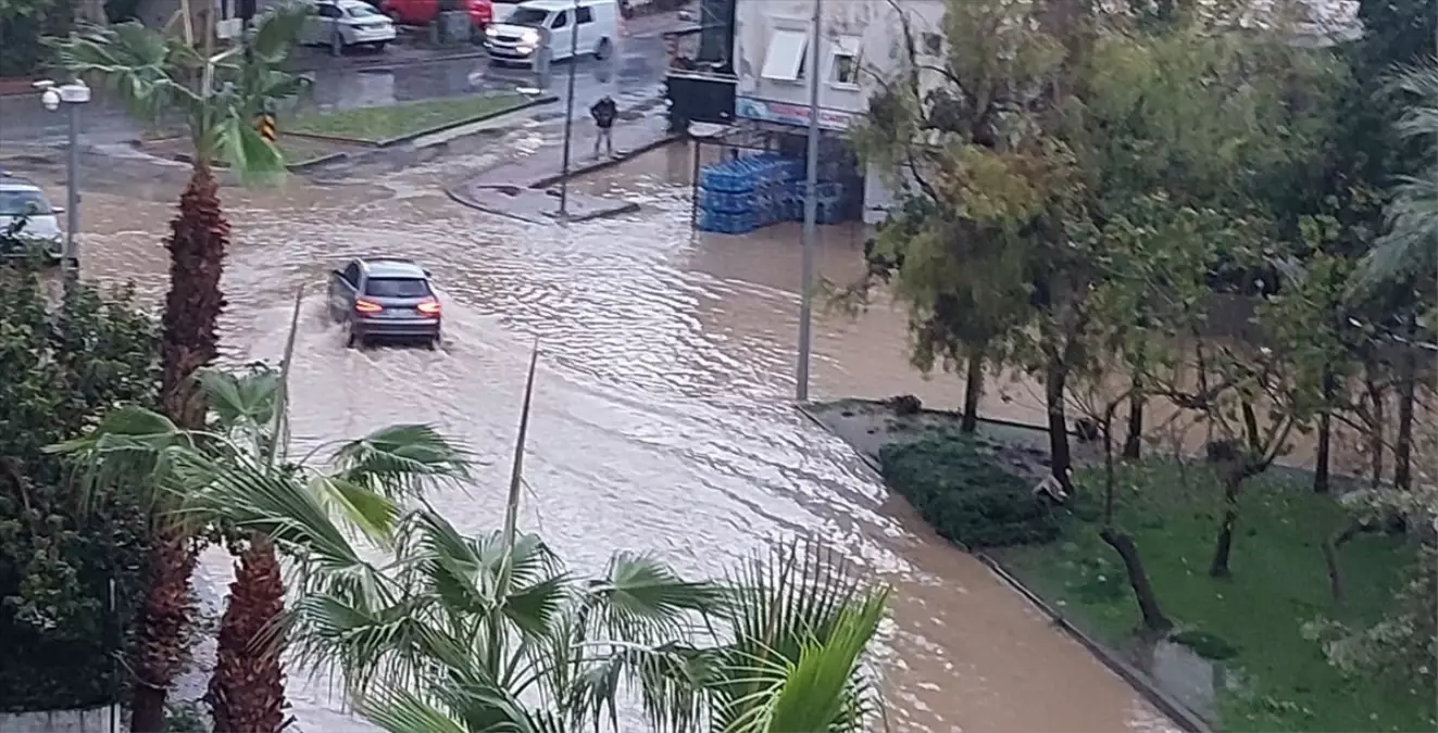 Manavgat\'ta Şiddetli Yağışlar Hayatı Olumsuz Etkiledi