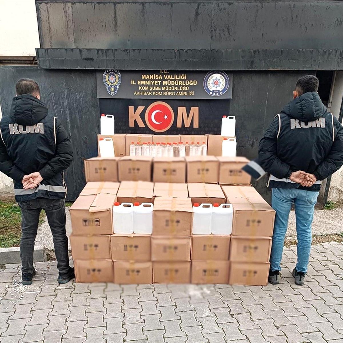 Manisa\'da Kaçak Alkol Operasyonu