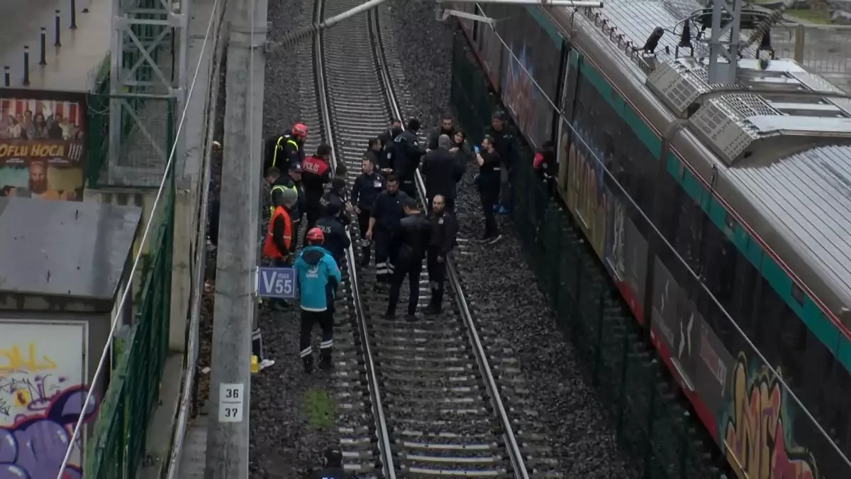 Marmaray\'da feci olay: Raylara atlayan kişi hayatını kaybetti