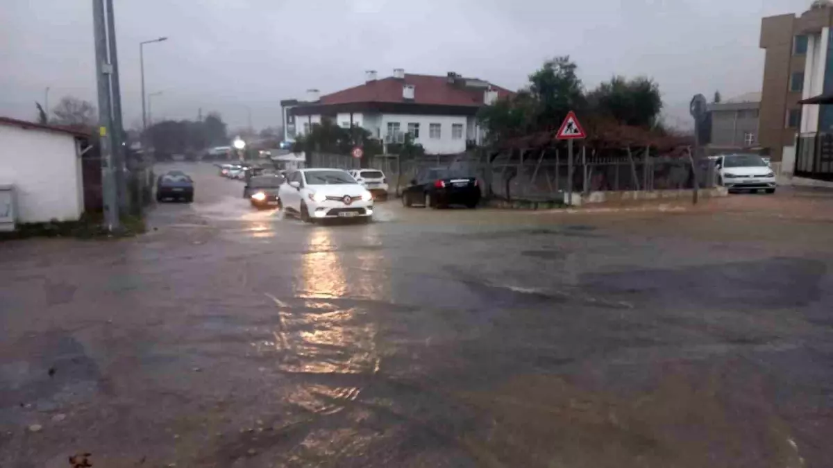 Muğla\'da Yoğun Yağışlar Su Baskınlarına Yol Açtı