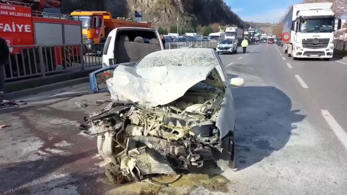 Lastiği Patlayan Araç Kazaya Neden Oldu