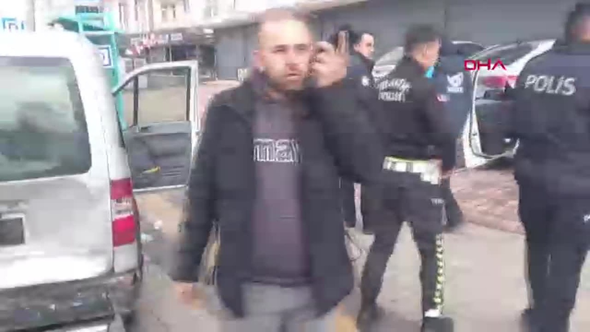 Aksaray\'da Kırmızı Işıkta Çarpışma: Nişanlısı Yaralandı
