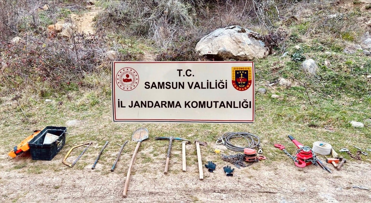 Samsun\'da Kaçak Kazı Yapan İki Kişi Yakalandı