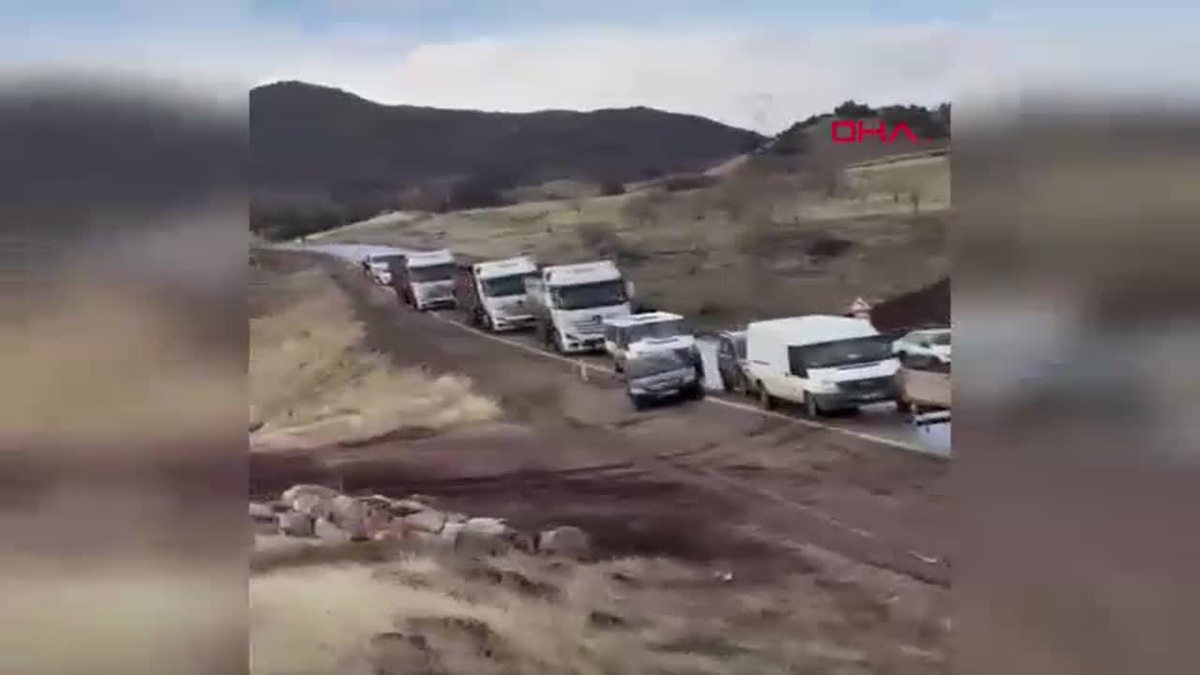 Siirt\'te TIR Kazası Nedeniyle Yol Kapandı