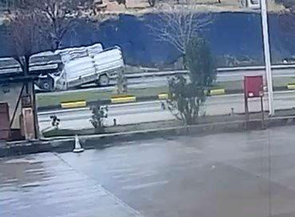Gaziantep\'te Feci Kaza: Kamyonet Sürücüsü Hayatını Kaybetti