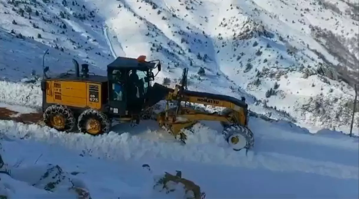 Tunceli\'de Kar Yağışı Nedeniyle 65 Köy Yolu Kapandı