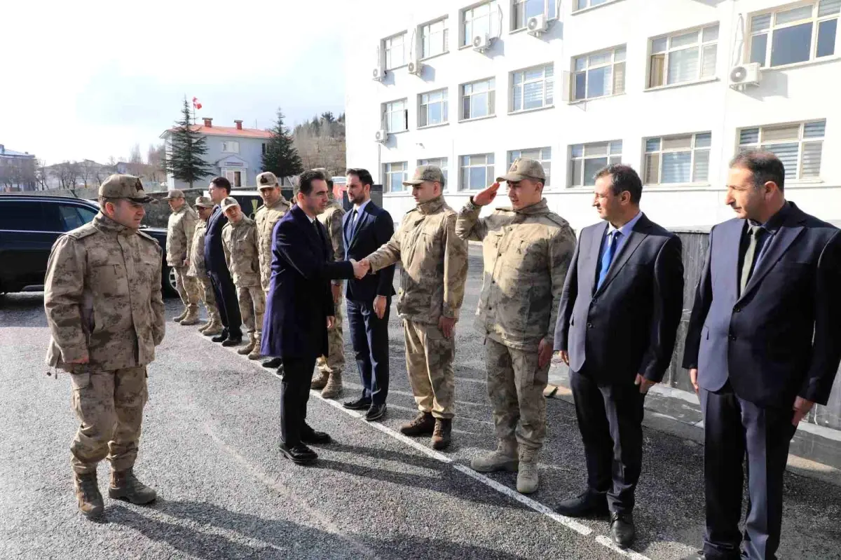 Vali Karakaya Askerlerle Bir Araya Geldi