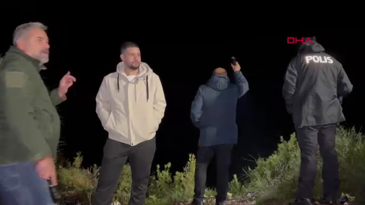 Antalya\'da Falezlerden Denize Düşen Otomobil İçin Arama Kurtarma Çalışmaları Başlatıldı