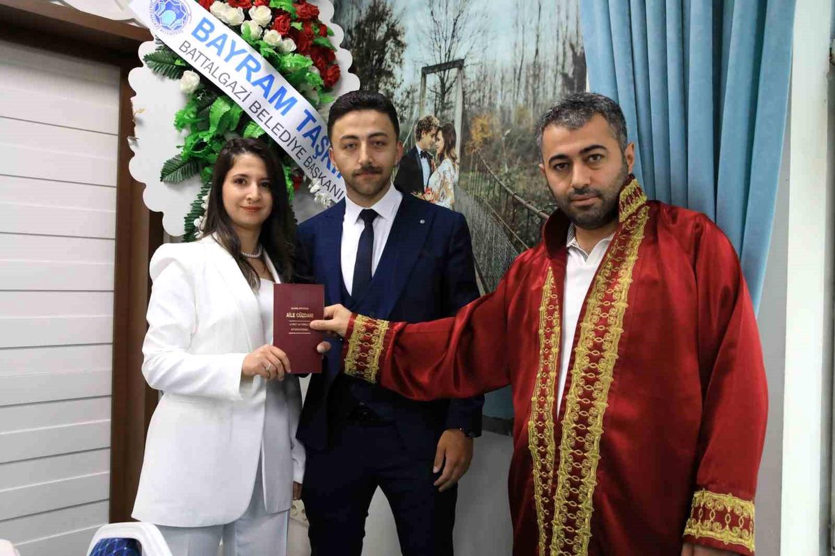 Battalgazi Belediyesi, 2024\'te 1050 Çiftin Nikahını Kıydı