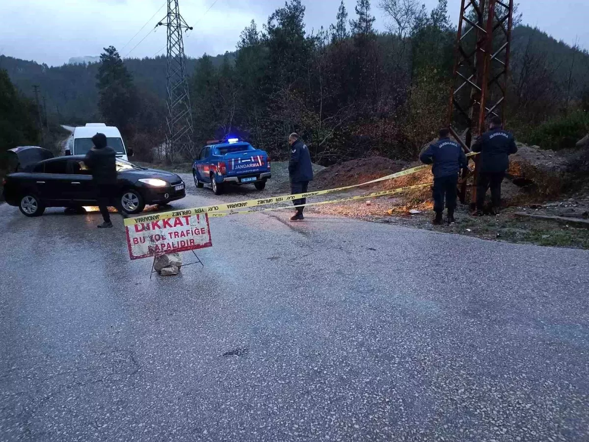 Bucak\'ta Heyelan Riski: Pamucak-Sarıdere Yolu Kapandı