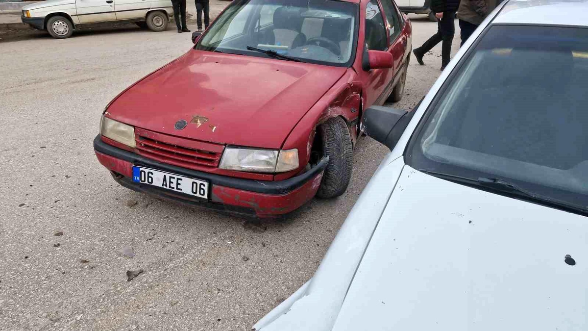 Çorum\'da Kafa Kafa Çarpışma