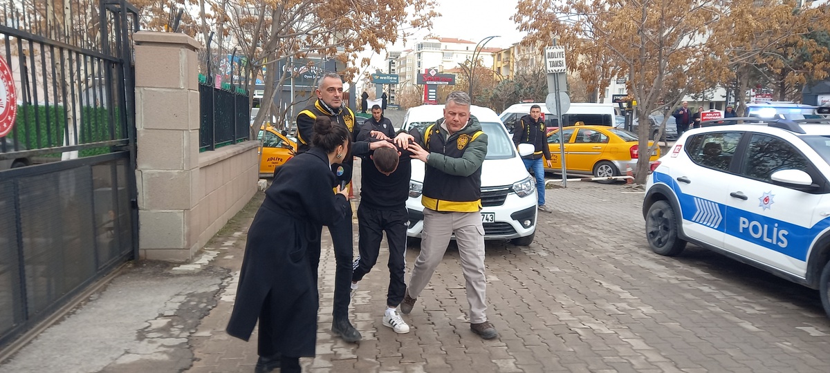 Eski Eşini Bıçaklayan Şahıs Adliyeye Sevk Edildi