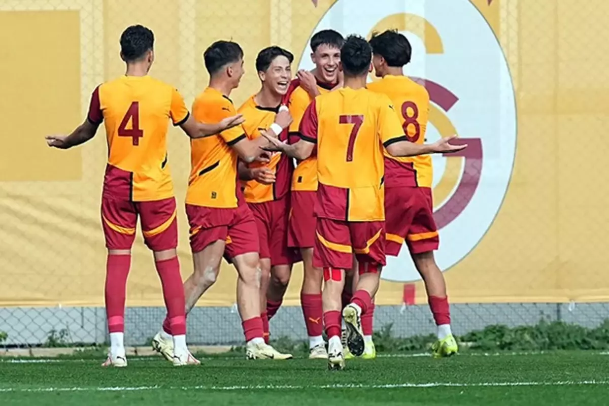 Ezeli rekabette tarihi skor: Galatasaray, Fenerbahçe\'yi 8-1 yendi