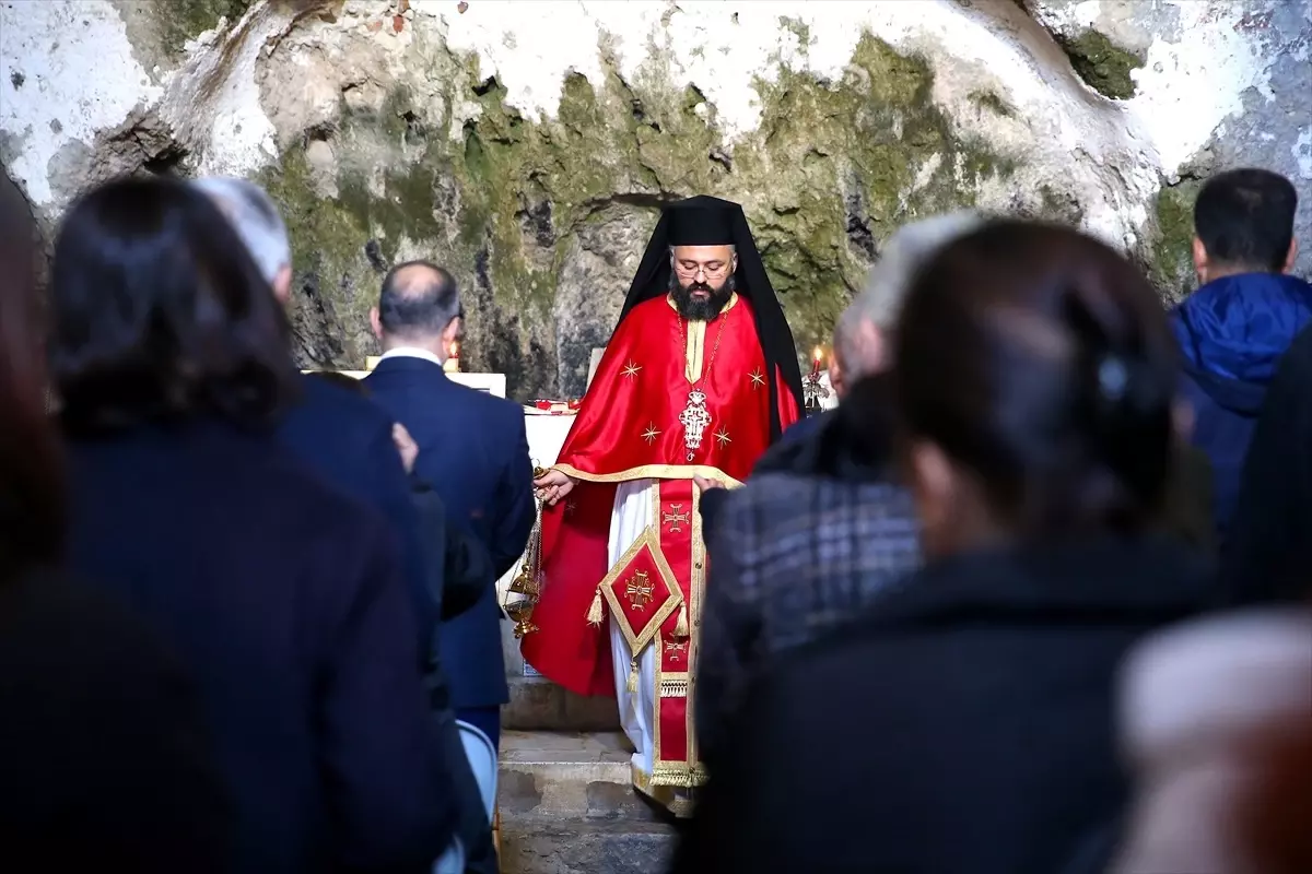 Antakya\'da Noel Ayini St. Pierre Kilisesi\'nde Yapıldı