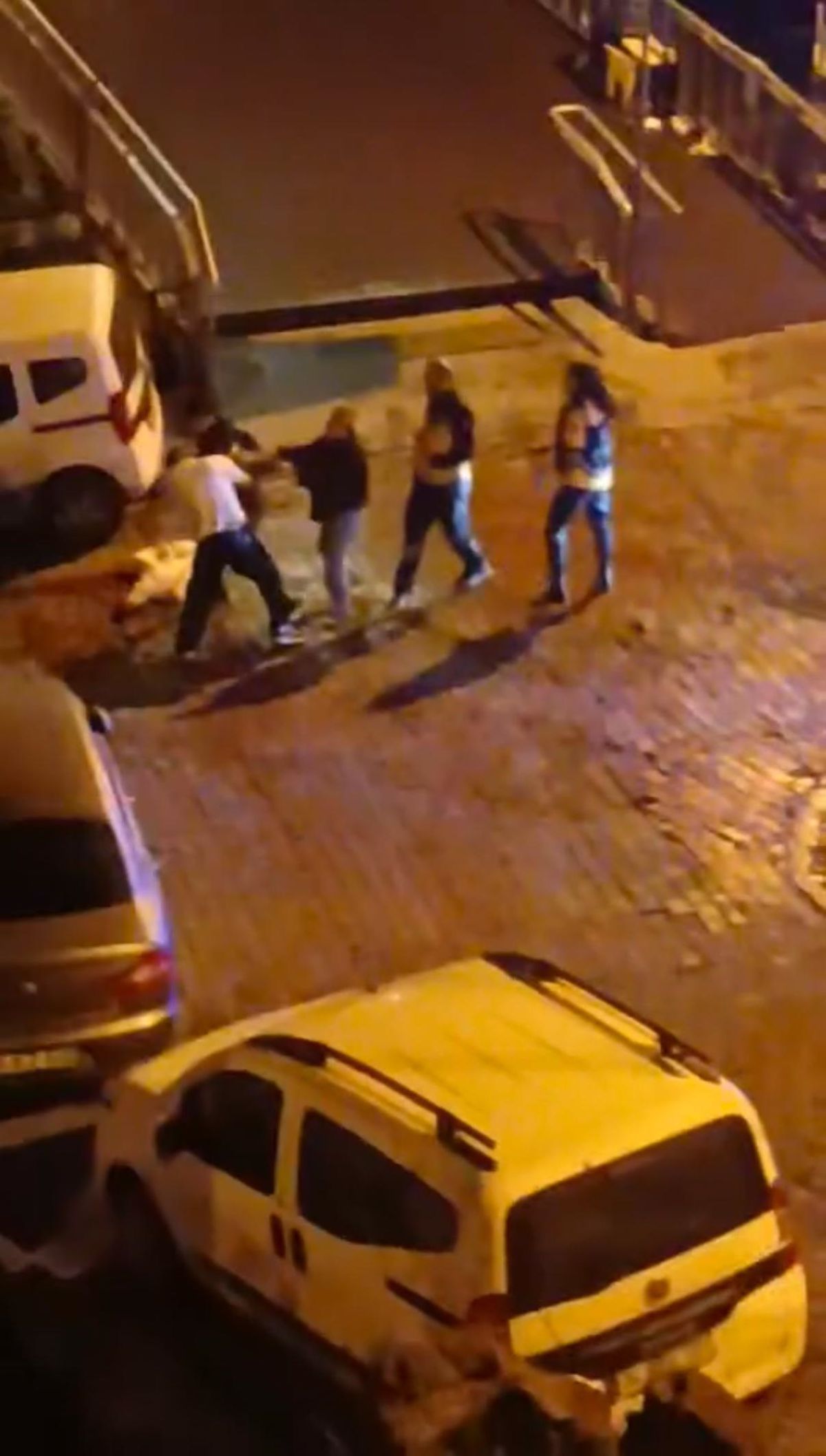 Beyoğlu\'nda Sağlık Ekiplerine Saldırı