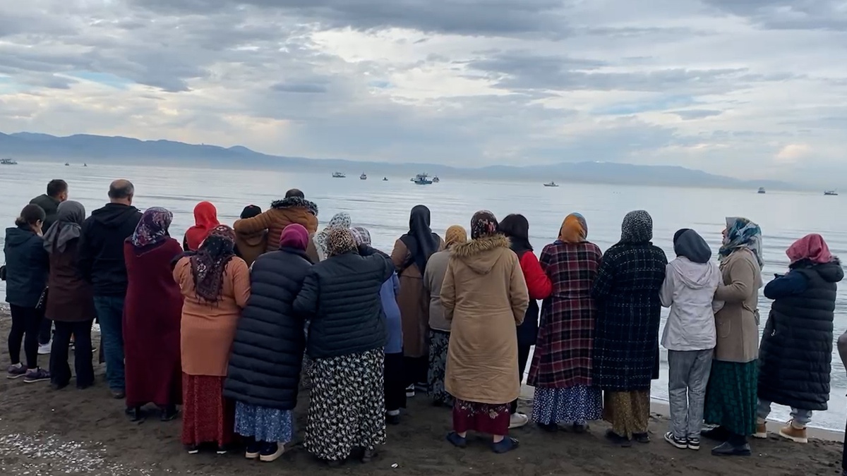 Samsun\'da Kayıp Balıkçılar İçin Arama Çalışmaları Devam Ediyor