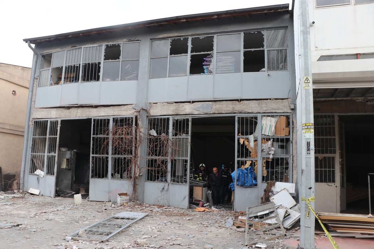 Kayseri\'de Boya Kazanı Patladı: 3 İşçi Yaralandı