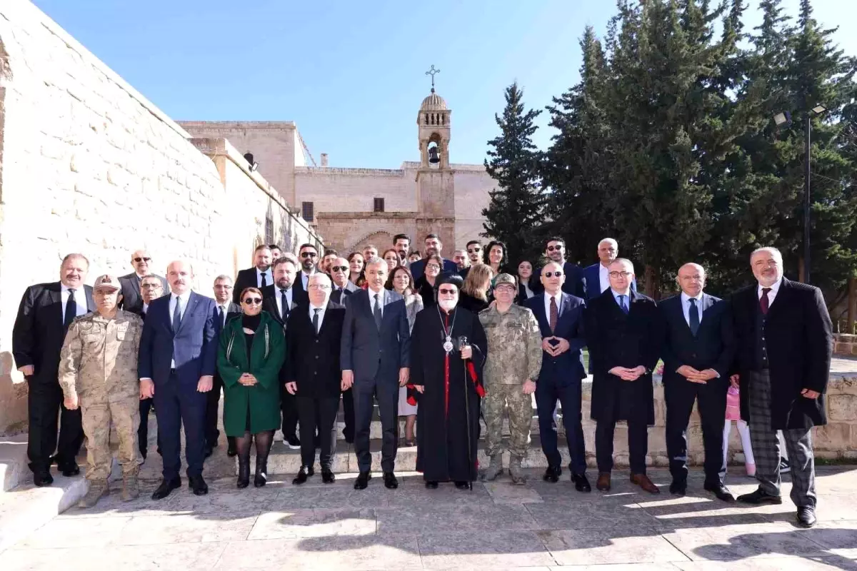 Mardin Valisi Tuncay Akkoyun, Süryanilerin Doğuş Bayramı\'nı Kutladı