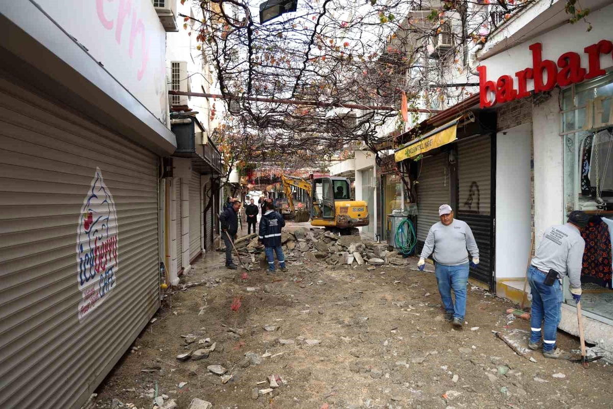 Marmaris Kapalı Çarşı\'da 43. Sokak Yenileniyor