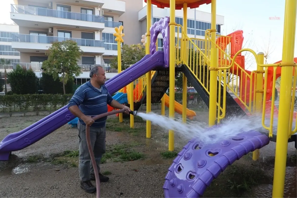 Menderes Belediyesi\'nden Salgın Hastalıklara Karşı Park Dezenfeksiyonu