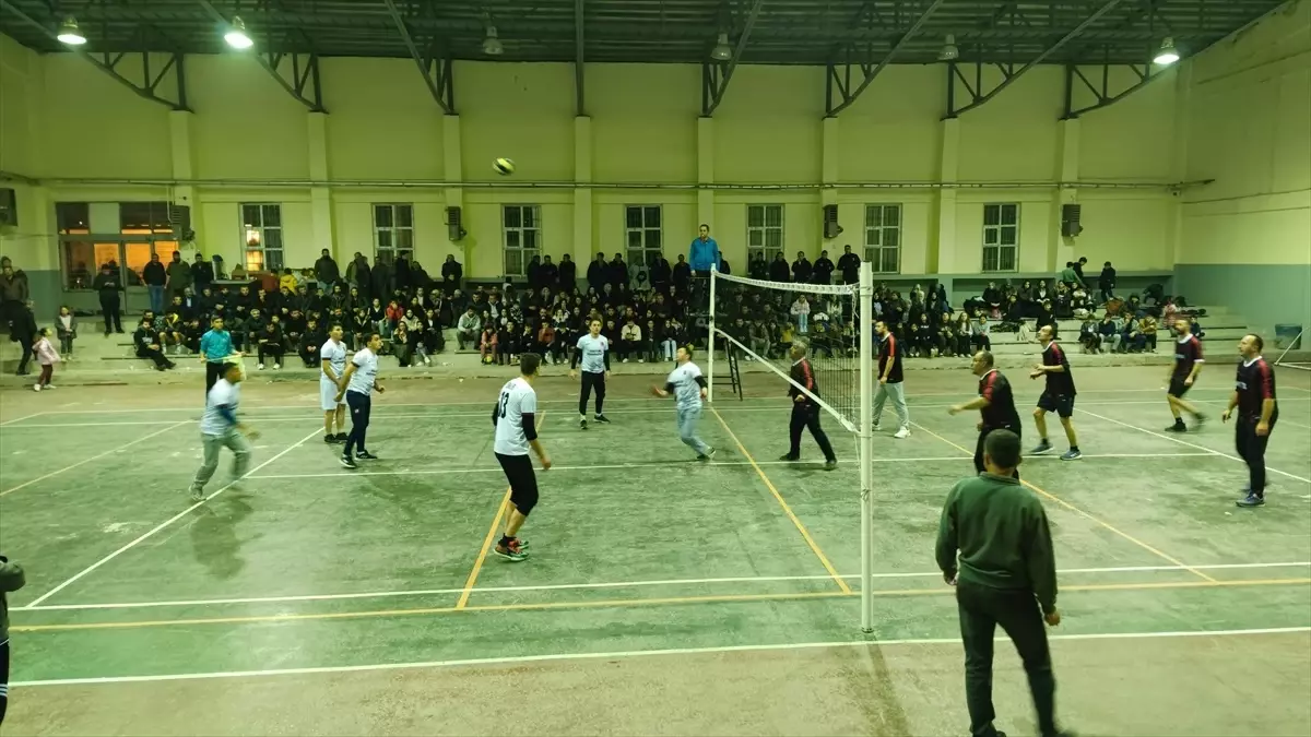 Oğuzlar\'da Voleybol Turnuvası Şampiyonu Kaymakamlıkspor