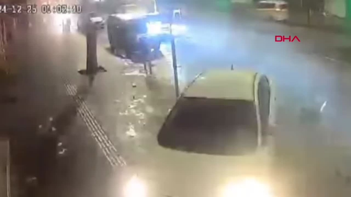 Diyarbakır\'da Kontrolsüz Araç Kaza Yaptı: 1 Yaralı