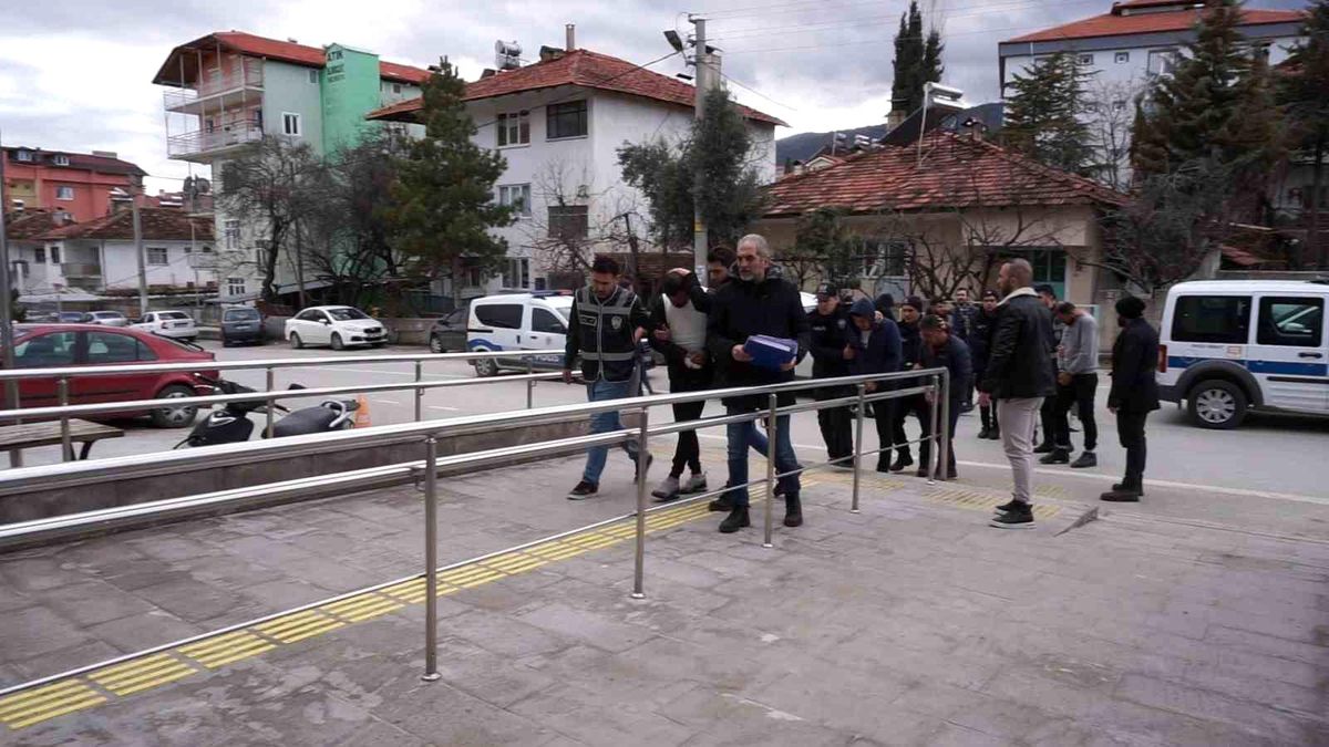 Burdur\'da Özlem Şımarık Davasında İlk Duruşma