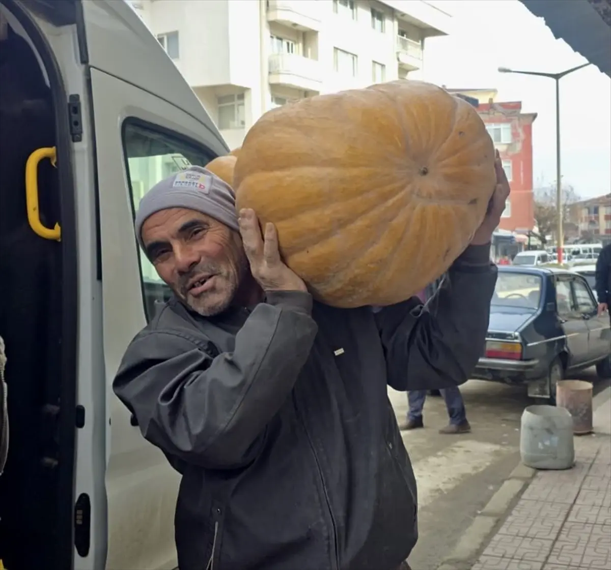 Durağan\'da 55 Kilogramlık Bal Kabağı Satışta