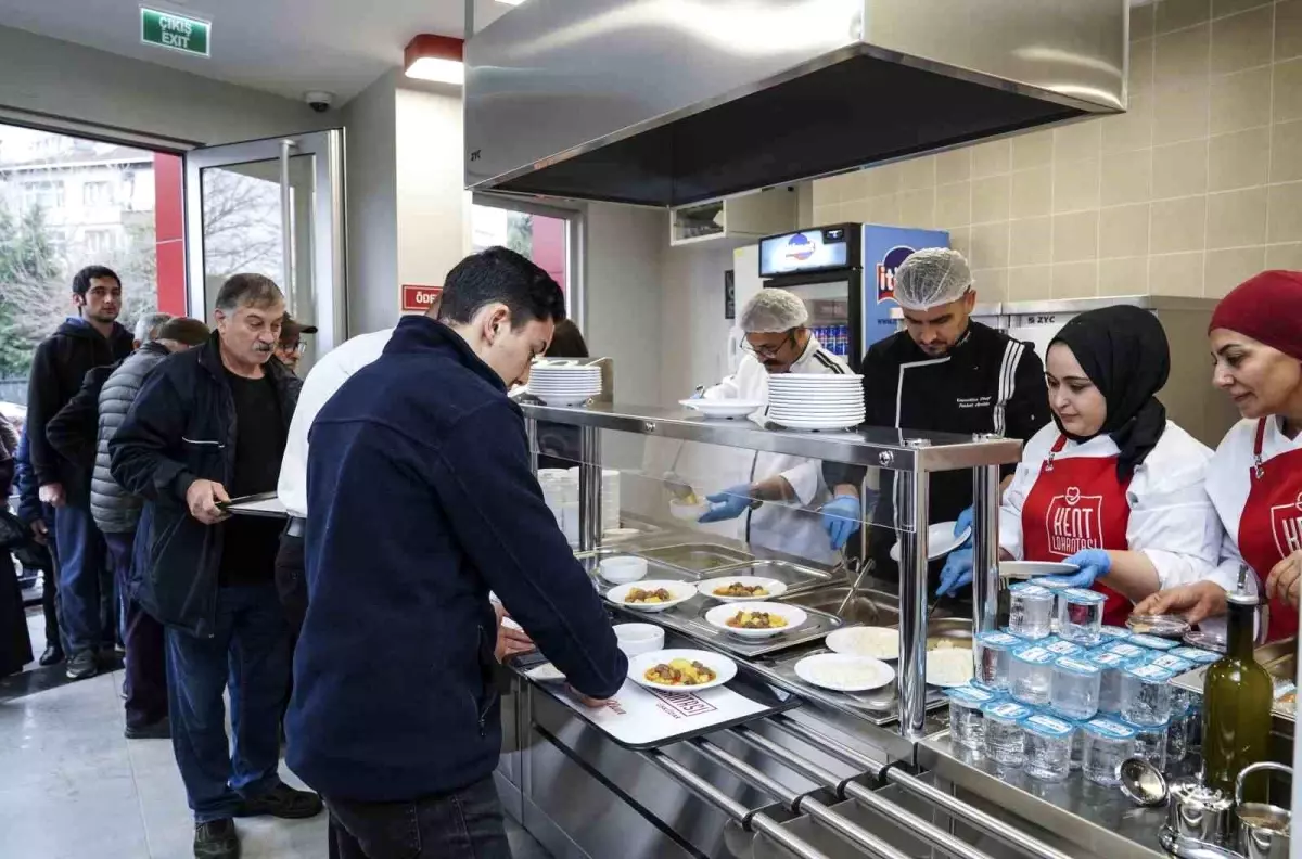 Üsküdar\'da Ekonomik ve Sağlıklı Yemek Sunan Kent Lokantası Açıldı