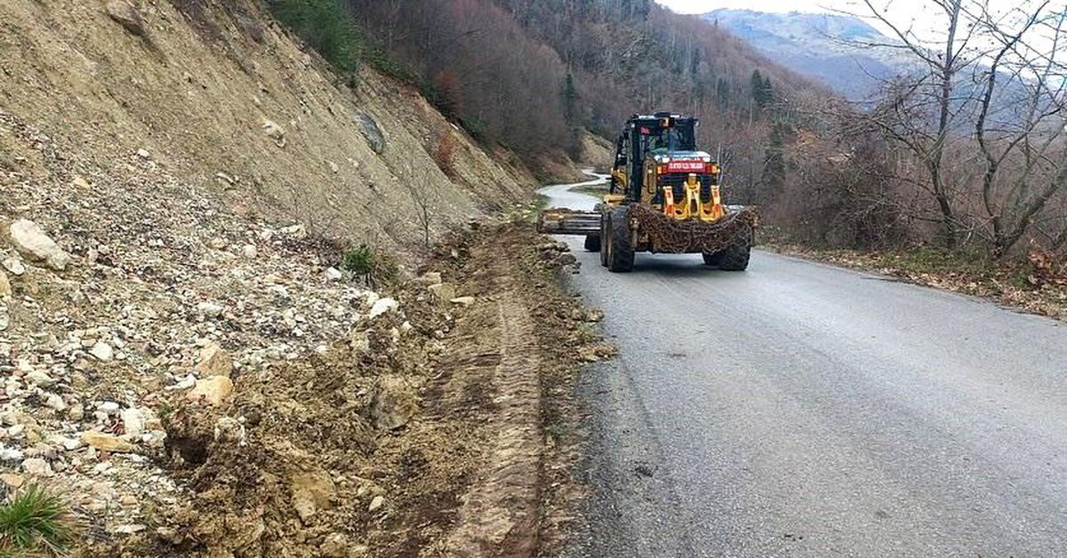 Derdin Köyü\'nde Kanal Temizliği