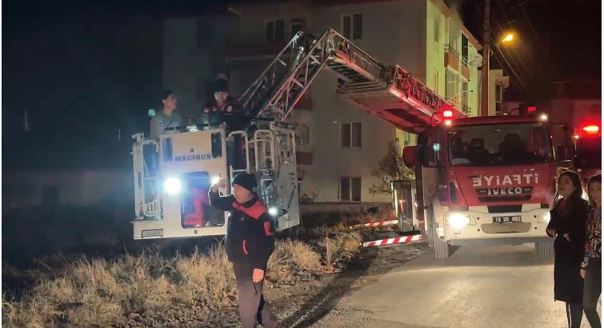 Çorum\'da Apartmanda Yangın: 2 Kişi Kurtarıldı