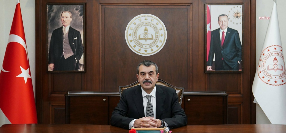 Balıkesir\'de okul servisi TIR\'la çarpıştı