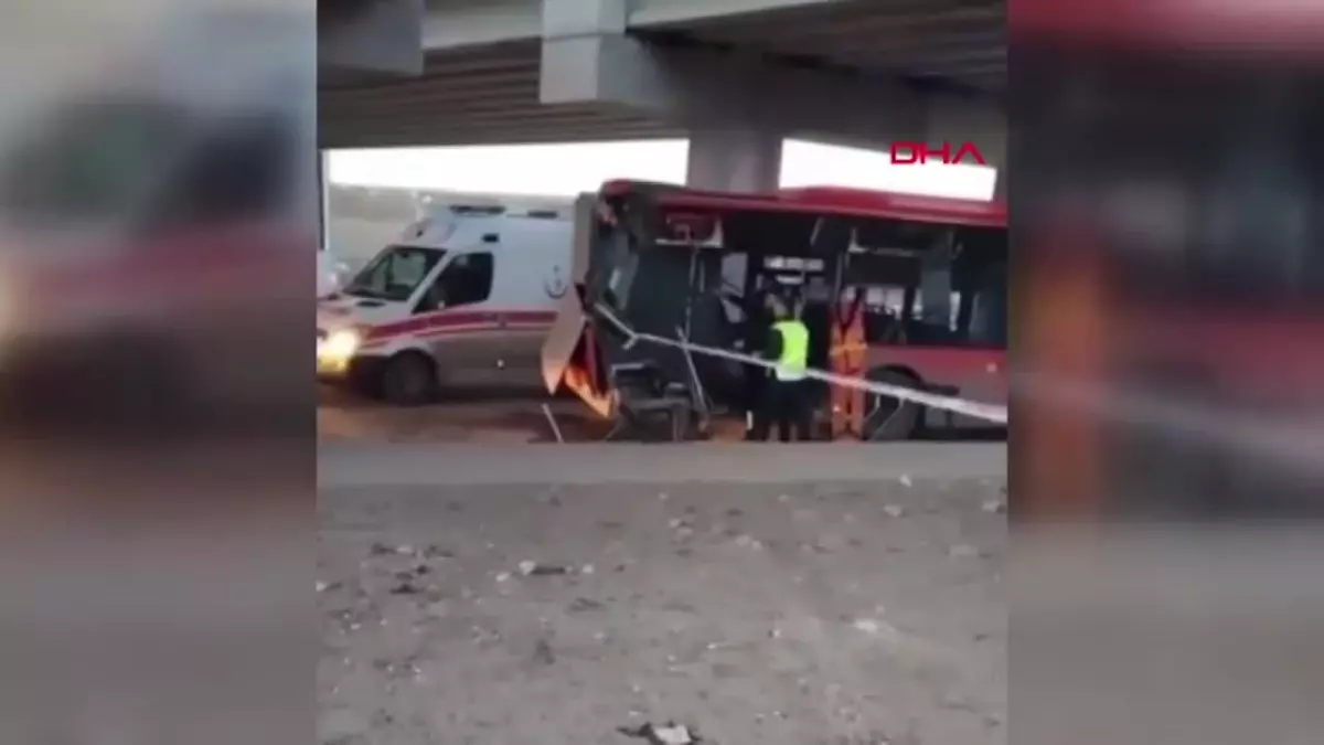 Sincan\'da Belediye Otobüsü ile TIR Çarpıştı: 1 Ölü, 1 Yaralı