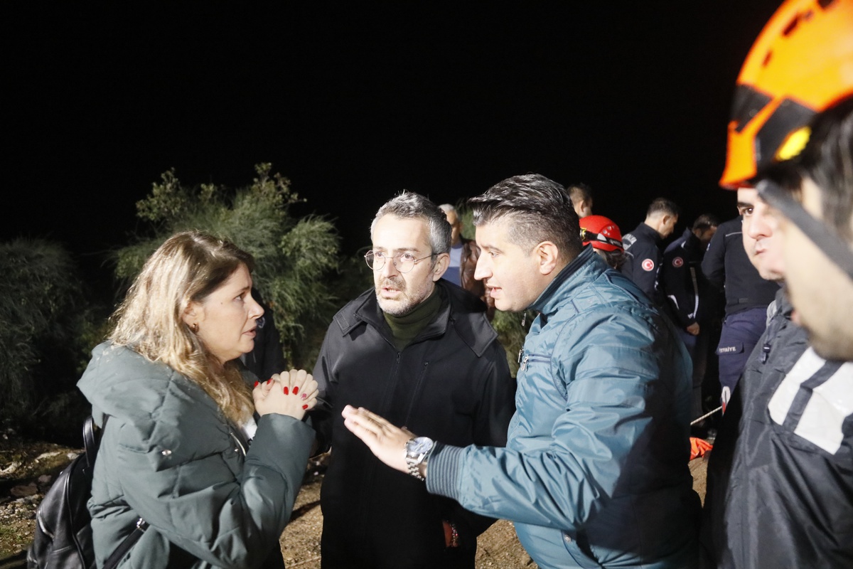 Antalya\'da Denize Düşen Otomobilden Engin Ş. Aranıyor